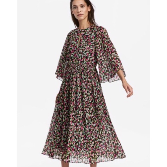 H&M Dresses & Skirts - H&M Plated Floral Dress